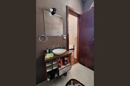 Casa à venda com 360m², 5 quartos e 3 vagasBanheiro da Suíte 1