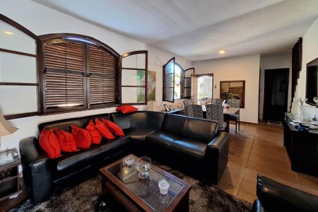 Casa à venda com 360m², 5 quartos e 3 vagasSala