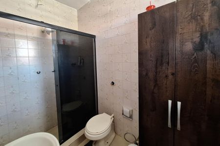Casa à venda com 360m², 5 quartos e 3 vagasBanheiro da Suíte 2