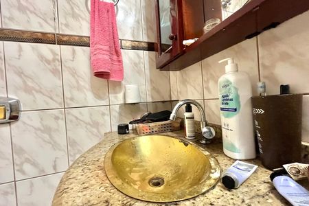 Casa à venda com 71m², 3 quartos e 2 vagas Casa à venda com 71m², 3 quartos e 2 vagasBanheiro