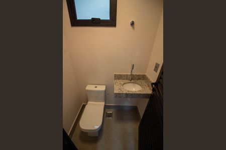 Casa de condomínio à venda com 185m², 3 quartos e 2 vagasBANHEIRO DA ÁREA DE SERVIÇO