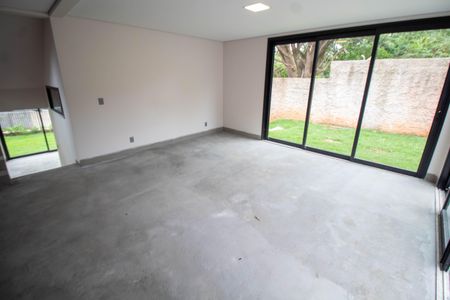SALA de casa de condomínio à venda com 3 quartos, 185m² em Parque das Araucárias, Campinas
