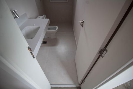 Casa de condomínio à venda com 185m², 3 quartos e 2 vagasBANHEIRO DA SUITE 2