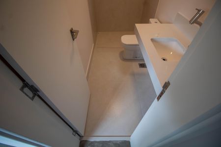 Casa de condomínio à venda com 185m², 3 quartos e 2 vagasBANHEIRO DA SUITE 1