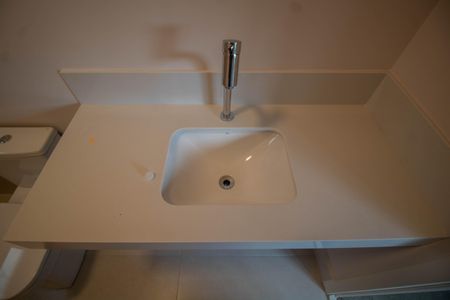 BANHEIRO DA SUITE 1 de casa de condomínio à venda com 3 quartos, 185m² em Parque das Araucárias, Campinas