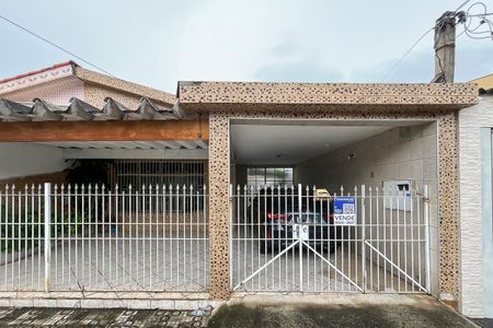 Casa à venda com 200m², 2 quartos e 3 vagasFachada + plaquinha