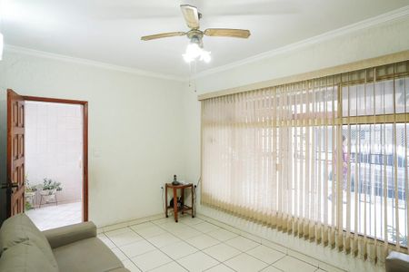 Casa à venda com 200m², 2 quartos e 3 vagasSala