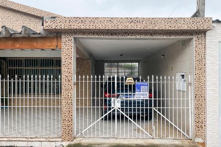 Casa à venda com 200m², 2 quartos e 3 vagasFachada + plaquinha