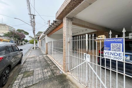 Casa à venda com 200m², 2 quartos e 3 vagasFachada + plaquinha