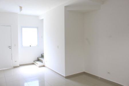 Casa de condomínio para alugar com 83m², 2 quartos e 2 vagas Casa de condomínio para alugar com 83m², 2 quartos e 2 vagasSala