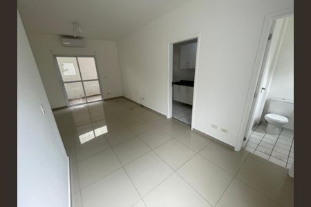 Detalhe Sala de casa de condomínio para alugar com 2 quartos, 83m² em Paisagem Renoir, Cotia