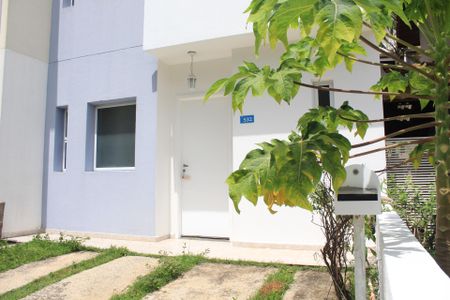 Casa de condomínio para alugar com 83m², 2 quartos e 2 vagas Casa de condomínio para alugar com 83m², 2 quartos e 2 vagasFachada