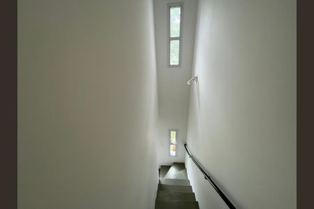 Casa de condomínio para alugar com 83m², 2 quartos e 2 vagas Casa de condomínio para alugar com 83m², 2 quartos e 2 vagasEscadaria