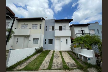 Casa de condomínio para alugar com 83m², 2 quartos e 2 vagas Casa de condomínio para alugar com 83m², 2 quartos e 2 vagasFachada