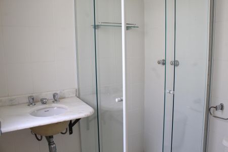 Casa de condomínio para alugar com 83m², 2 quartos e 2 vagas Casa de condomínio para alugar com 83m², 2 quartos e 2 vagasBanheiro da Suíte