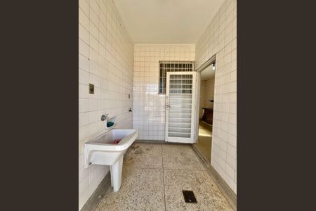 Casa à venda com 328m², 3 quartos e 2 vagas Casa à venda com 328m², 3 quartos e 2 vagasÁrea de Serviço