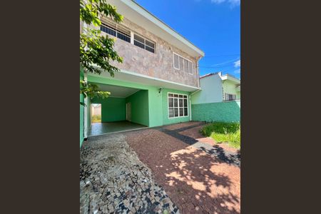 Casa à venda com 328m², 3 quartos e 2 vagas Casa à venda com 328m², 3 quartos e 2 vagasFachada