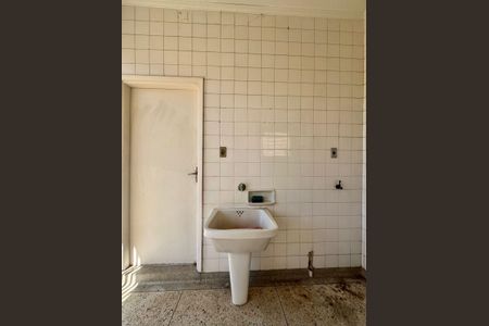 Casa à venda com 328m², 3 quartos e 2 vagas Casa à venda com 328m², 3 quartos e 2 vagasÁrea de Serviço