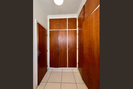 Casa à venda com 328m², 3 quartos e 2 vagas Casa à venda com 328m², 3 quartos e 2 vagasSuíte