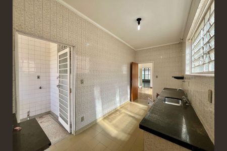 Casa à venda com 328m², 3 quartos e 2 vagas Casa à venda com 328m², 3 quartos e 2 vagasCozinha