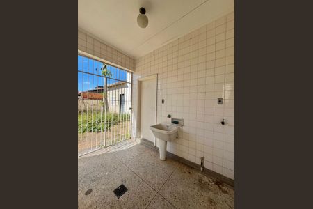 Casa à venda com 328m², 3 quartos e 2 vagas Casa à venda com 328m², 3 quartos e 2 vagasÁrea de Serviço