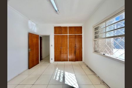 Casa à venda com 328m², 3 quartos e 2 vagas Casa à venda com 328m², 3 quartos e 2 vagasQuarto 2