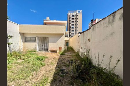 Casa à venda com 328m², 3 quartos e 2 vagas Casa à venda com 328m², 3 quartos e 2 vagasQuintal