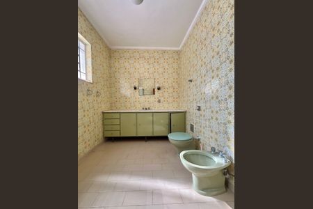 Casa à venda com 328m², 3 quartos e 2 vagas Casa à venda com 328m², 3 quartos e 2 vagasBanheiro