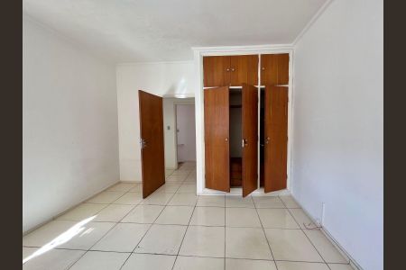 Casa à venda com 328m², 3 quartos e 2 vagas Casa à venda com 328m², 3 quartos e 2 vagasQuarto 1