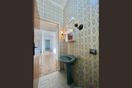 Casa à venda com 328m², 3 quartos e 2 vagas Casa à venda com 328m², 3 quartos e 2 vagasBanheiro