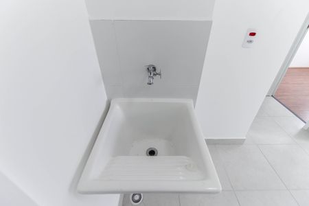 Sala - Cozinha de apartamento para alugar com 2 quartos, 29m² em Vila Carmosina, São Paulo