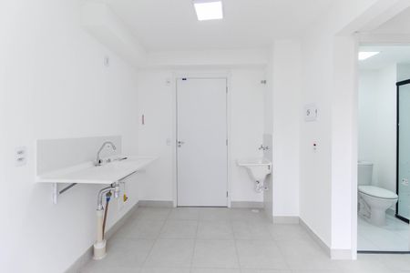 Sala - Cozinha de apartamento para alugar com 2 quartos, 29m² em Vila Carmosina, São Paulo
