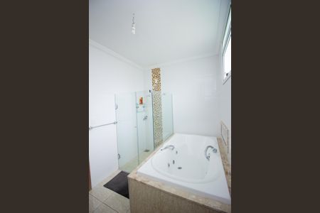 Casa de condomínio à venda com 569m², 5 quartos e 2 vagasBanheiro da Suíte 1