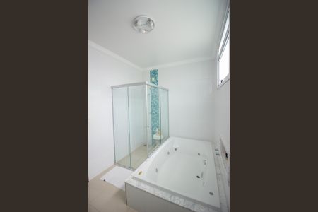 Casa de condomínio à venda com 569m², 5 quartos e 2 vagasBanheiro da Suíte