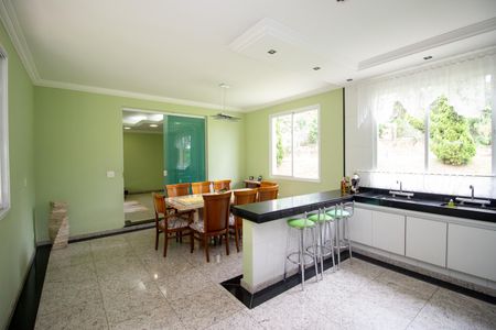 Casa de condomínio à venda com 569m², 5 quartos e 2 vagasCozinha