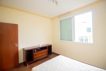 Casa de condomínio à venda com 569m², 5 quartos e 2 vagasQuarto 2