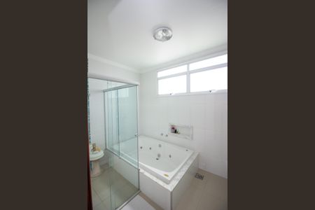 Casa de condomínio à venda com 569m², 5 quartos e 2 vagasBanheiro da Suíte