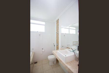 Casa de condomínio à venda com 569m², 5 quartos e 2 vagasBanheiro da Suíte 1