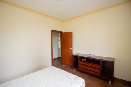 Casa de condomínio à venda com 569m², 5 quartos e 2 vagasQuarto 2