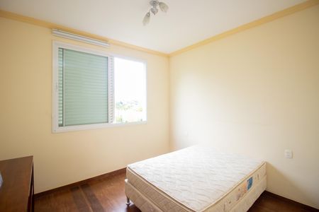 Casa de condomínio à venda com 569m², 5 quartos e 2 vagasQuarto 2