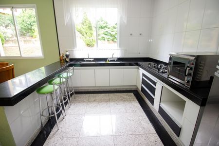 Casa de condomínio à venda com 569m², 5 quartos e 2 vagasCozinha