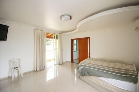 Casa de condomínio à venda com 569m², 5 quartos e 2 vagasQuarto Suíte