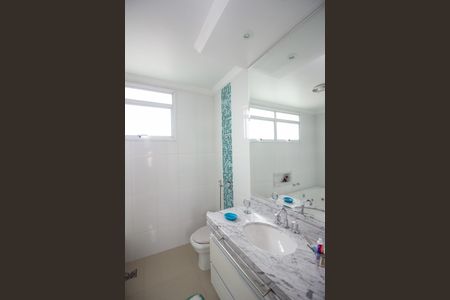 Casa de condomínio à venda com 569m², 5 quartos e 2 vagasBanheiro da Suíte