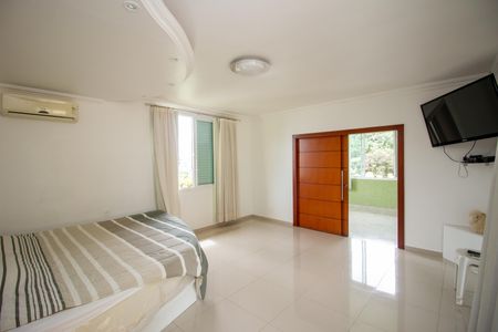 Casa de condomínio à venda com 569m², 5 quartos e 2 vagasQuarto Suíte