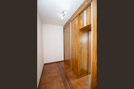 Casa de condomínio à venda com 569m², 5 quartos e 2 vagasCloset da suíte 1