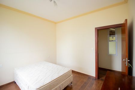 Casa de condomínio à venda com 569m², 5 quartos e 2 vagasQuarto 2