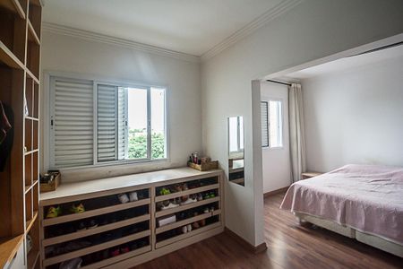 Apartamento à venda com 108m², 4 quartos e 3 vagasQuarto 2