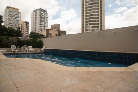 Apartamento para alugar com 70m², 2 quartos e 2 vagasÁrea comum - Piscina