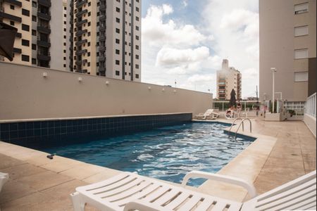 Apartamento para alugar com 70m², 2 quartos e 2 vagasÁrea comum - Piscina