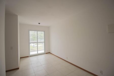 Sala de apartamento para alugar com 2 quartos, 58m² em Mutondo, São Gonçalo